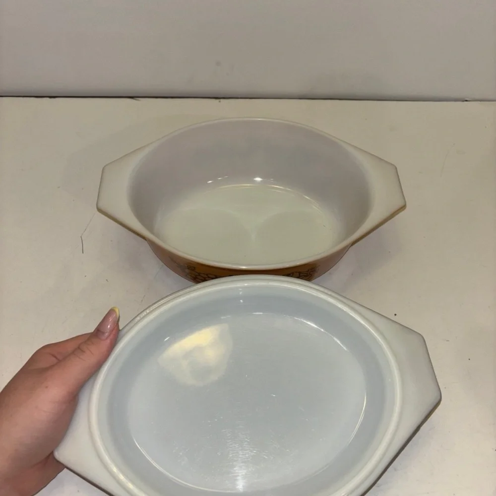 Vintage 1970's Pyrex 043 Old Orchard 1.5 Liter Oval Casserole Dish w Brown Lid